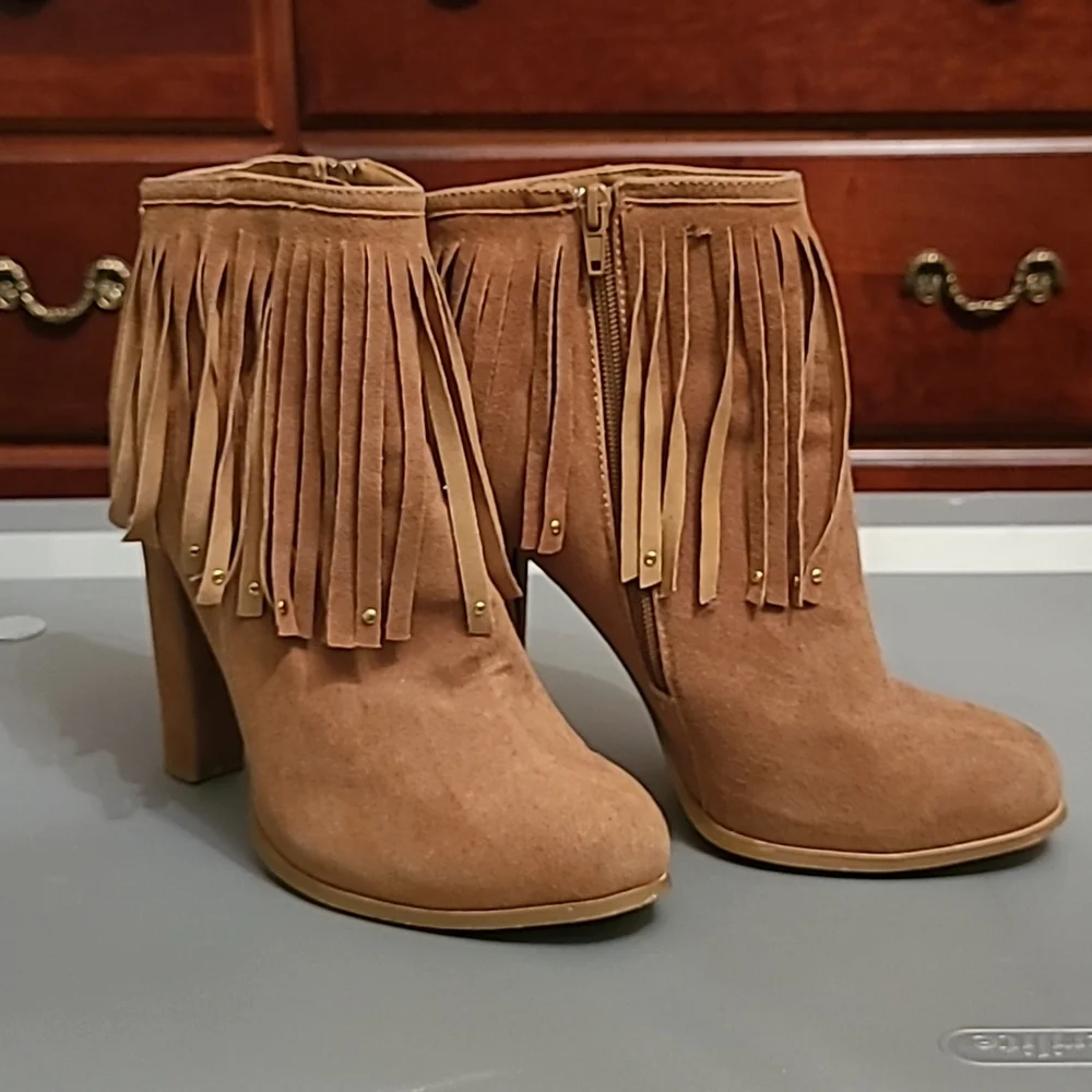 Heeled booties with fringe! - Picture 1 of 6